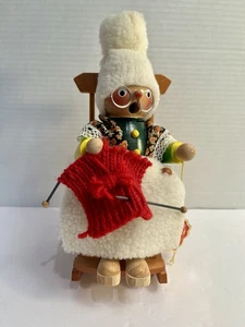 Caja de música Steinbach ahumador abuela en mecedora tejer Alemania funciona - Imagen 1 de 11