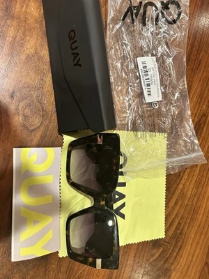 Óculos de sol QUAY by The Way novo em folha na caixa com embalagem original e estojo - Imagem 1 de 4