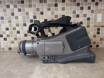 PANASONIC AG-DVC7 MINI DV CAMCORDER - Image 1 of 4