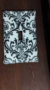 Damasco Blanco y Negro Interruptor de Luz de Palanca Única Cubierta y Enchufes Placa de Pared - Imagen 1 de 16