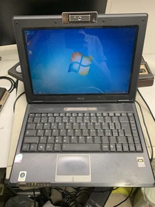 Asus F9E 12” Intel Core2 Duo 320GB HD 2GB RAM schermo da sostituire - Foto 1 di 5