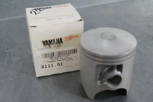 Nuevo 83-84 Yamaha OEM YZ-250 Pistón 39X-11630-10 primero - Imagen 1 de 3