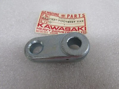 НОВЫЙ ИЗ СТАРЫХ ЗАПАСОВ ОРИГИНАЛЬНЫЙ КРОНШТЕЙН ДЛЯ ПОДНОЖКИ KAWASAKI F6 F7 F8 F81M F9 34007-009 - Изображение 1 из 2