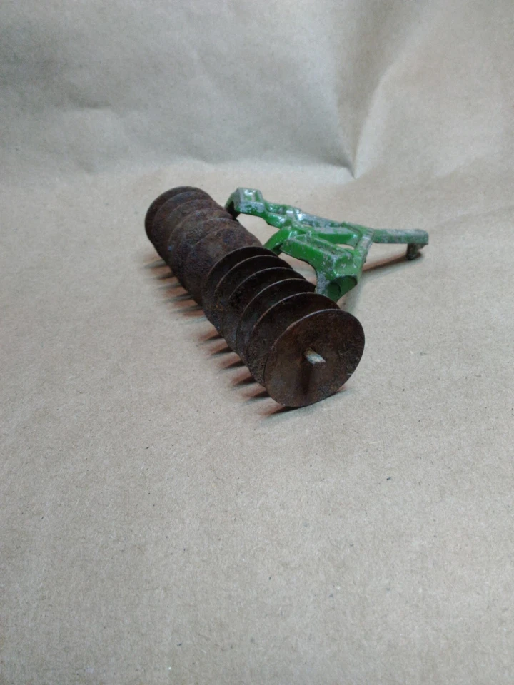 Disco de metal fundido verde Tootsie 9827 vintage Foto 1 de 4