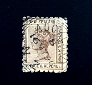 NEW ZEALAND Stamp - 1882 Queen Victoria 6d Perf 10 Used SOTN r63 - Picture 1 of 2