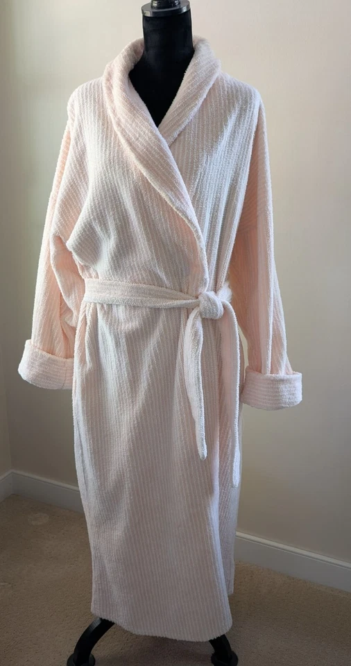 Bata grande para mujer Stan Herman de colección con cinturón mezcla de algodón tela de felpa spa de lujo Foto 1 de 4