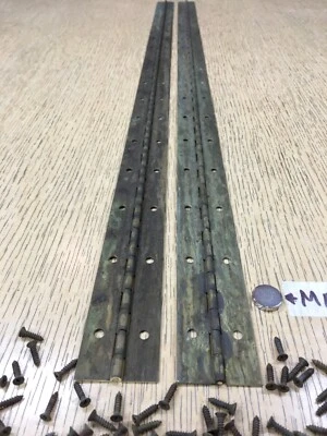 "Bisagra de piano de latón macizo de 28"" con tornillos a juego" Foto 1 de 4