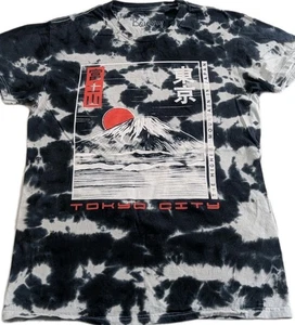Camisa gráfica Bowery Supply para hombre S Tokyo City Japón Highest Mountain Tie Dye - Imagen 1 de 7