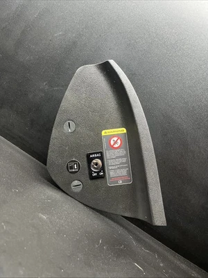 Cubierta del panel final del tablero izquierdo Chrysler Crossfire 2004-2008 OEM R170 Foto 1 de 4