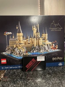 LEGO Harry Potter: Hogwarts Castle and Grounds (76419) - Picture 1 of 2