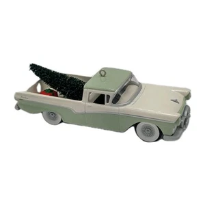 Ford Ranchero Classic American Cars 1957 Hallmark Keepsake Ornament 2002 - Imagen 1 de 2