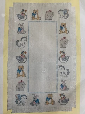 Libro de Cuentos Vintage Bebé Afgano Punto de Cruz Kit Nuevo en Paquete 29x45 Pegaso Unicornio Pato Foto 1 de 4