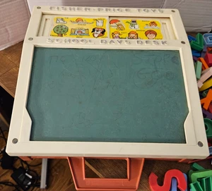 ESCRITORIO DE JUEGOS Fisher Price SCHOOL DAYS #176 de colección con letras magnéticas y bandeja - Imagen 1 de 9