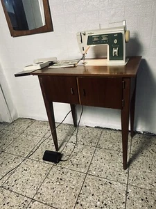 Singer Nähmaschine 744/ 784 mit div. Zubehör (Nähplatten, Anleitung, Schrank - Bild 1 von 20