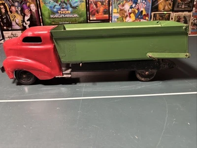 Camión de volteo de juguete de metal Wyandotte vintage de los años 40 Foto 1 de 4