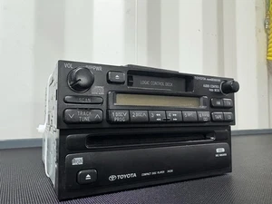 Toyota Tacoma 1996 OEM AM/FM TAPE/CD Player (ottime condizioni funzionante) - Foto 1 di 4