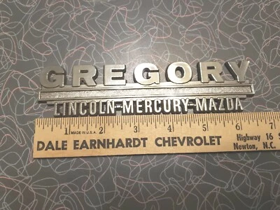 Placa de identificação emblema concessionária Gregory Lincoln Mercury Mazda plástico usada  - Imagem 1 de 4