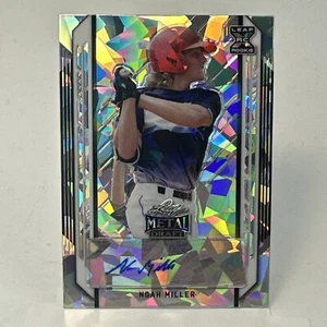 2021 LEAF METAL NOAH MILLER ARGENTO CARTA CRISTALLO BA-NM2 GEMELLI (AUTOGRAFO ROOKIE) - Foto 1 di 2