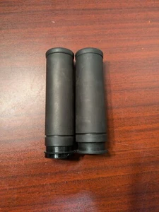 2019 19 HARLEY DAVIDSON BREAKOUT OEM BLACK HANDLEBAR GRIPS #2263 - Picture 1 of 3