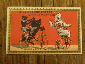 Ancien chromo publicitaire Pierrot et singe sur vélocipède A la grand entrée - Imagen 1 de 2