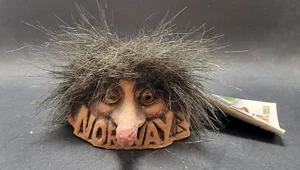 ORIGINAL NYFORM MIT NORWEGEN - TROLL PUPPE MIT ORIGINAL BUCHETIKETT # T073 von 2004 - Bild 1 von 13