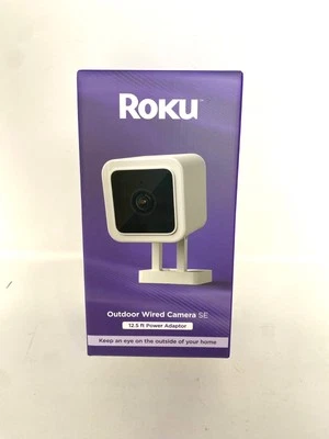 Cámara de seguridad Roku SE con cable para exteriores con adaptador de corriente de 12,5 pies Foto 1 de 4