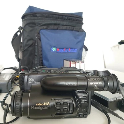 Sony CCD-TR705E Hi8 Handycam Camcorder – Powers On, Viewfinder & Eject Issue - image 1 of 4