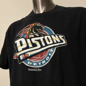 Mitchell & Ness NBA Detroit Pistons Basketball Logo schwarz T-Shirt Erwachsene Größe 2XL - Bild 1 von 7