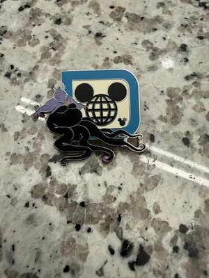 Prendedor de Mickey Oculto Serie D Retro WDW Serie WDW Ursula Hidden Foto 1 de 2