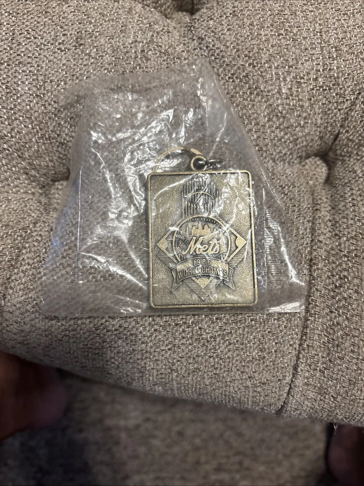 1986 New York Mets World Series Baseball Champs Sony Promo Metal Key Chain New - Image 1 of 1