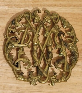 Vintage 1950 Virginia Metalcrafters COLONIAL WILLIAMSBURG Cypher Messing Untersetzer  - Bild 1 von 6