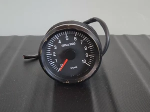 VDO Cockpit International Tachometer Display 10000 RPM 80 Mm 12 V 333-035-02 - Picture 1 of 4