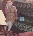 123 Portrait enfant enfant fille sur jouet téléphone vintage photo d'org