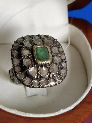 Antico anello in oro e argento con diamanti e smeraldo naturale - Immagine 1 di 4