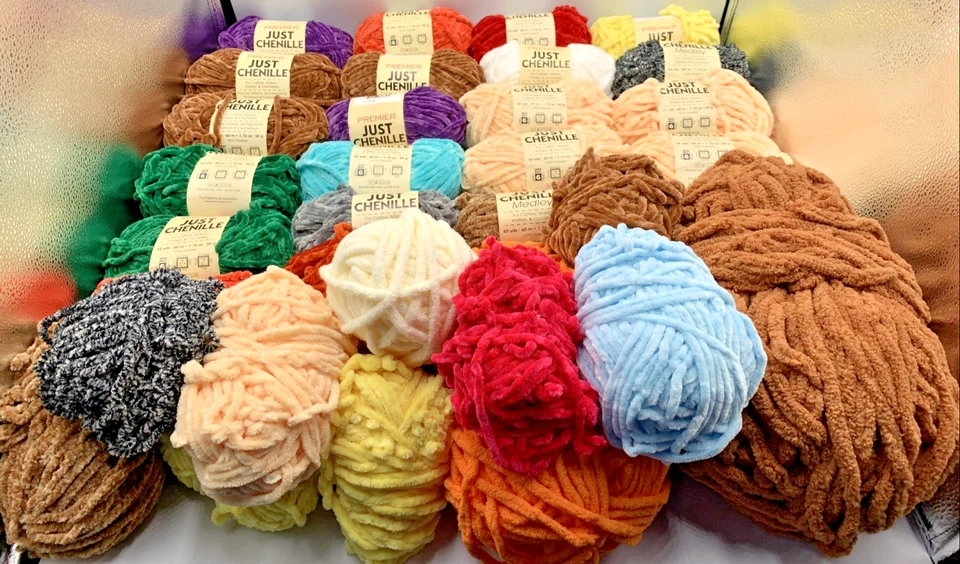 Лот из 33 пряжи, Premier просто шениль и неизвестный, несколько цветов, несколько дубликатов - Изображение 1 из 4