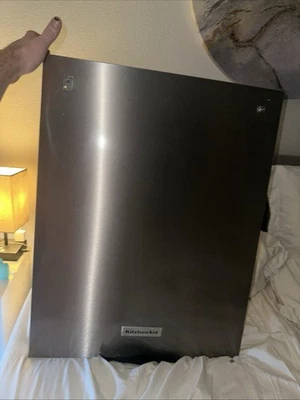 Panel frontal de acero inoxidable KitchenAid KTDM354ESS3 Foto 1 de 4