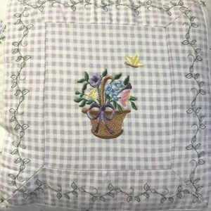 Almohada decorativa con aguja bordada con pensamientos florales 18""x18"" púrpura blanca - Imagen 1 de 5