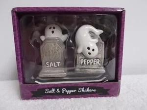 Transpac Halloween Fantasmas y Lápidas Cerámica Salero y Pimentero Coctelera Nuevo - Imagen 1 de 2