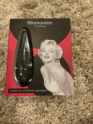 Juguete para adultos Womanizer, lechón de clítoris edición Marilyn Monroe Foto 1 de 3