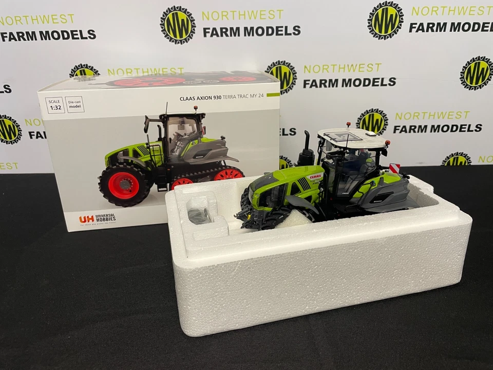 UNIVERSAL HOBBIES 6752 1:32 SCALE CLAAS AXION 930 TERRA TRAC (MY24) LIMITED - Image 1 of 4