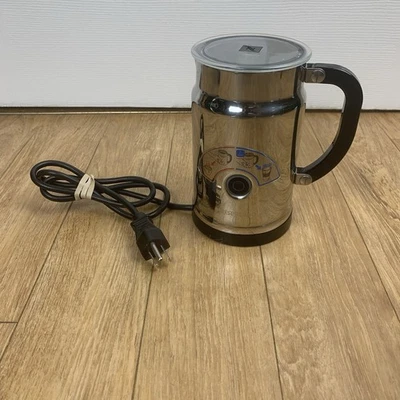 Espumador de leche eléctrico automático Nespresso Aeroccino Plus modelo 3192 Foto 1 de 4