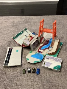 Vintage Micro Machines Super City Toolbox Action Playset 1988 4 Card Bridge Toy - Picture 1 of 15