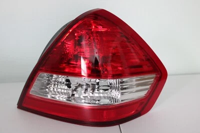 Luz trasera lateral derecha pasajero Nissan Versa 2007-2011 Foto 1 de 4