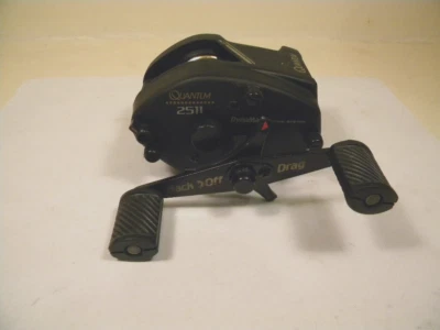 Vintage Quantum Predator 2511 DynaMag Flipping baitcast reel - Image 1 of 4