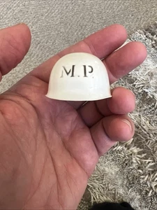 VINTAGE 60er JAHRE GI JOE WEISS MILITÄR POLIZEI MP ORIGINAL HELM - Bild 1 von 7