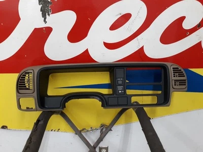 95-98 GMC CHEVROLET TAN SPEEDOMETER/RADIO BEZEL - Imagem 1 de 4