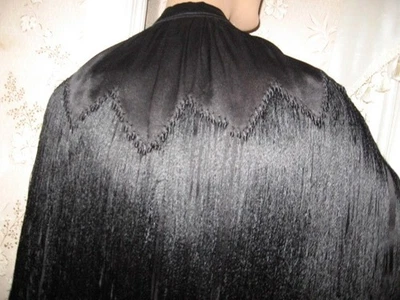 CAPELET DE LUTO CREPE DE SEDA VITORIANA PRETA VINTAGE - 17" FRANJA LONGA ATADA À MÃO - Imagem 1 de 4