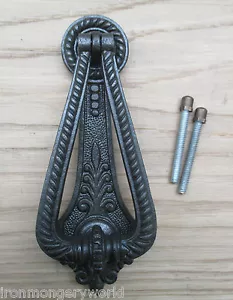 ANTIQUE CAST IRON VINTAGE OLD STYLE DECORATIVE COTTAGE COUNTRY DOOR KNOCKER - Picture 1 of 4