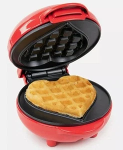 Red Nostalgia Mini 4" Antihaftbeschichtet Herz Waffelmaschine perfekt für einzelne Portion - Bild 1 von 9