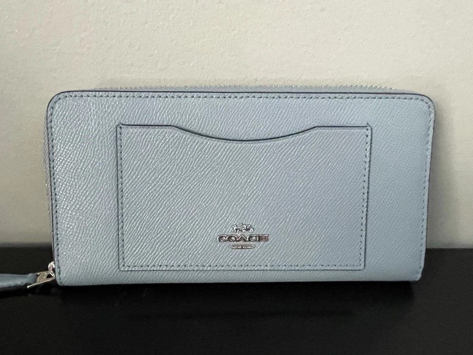 Cartera Larga COACH Acordeón Cuero Azul Claro con Herrajes Plateados, Tamaño Completo Foto 1 de 4